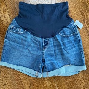 Old Navy Full Panel Maternity Jean Shorts Size 10 NWWT